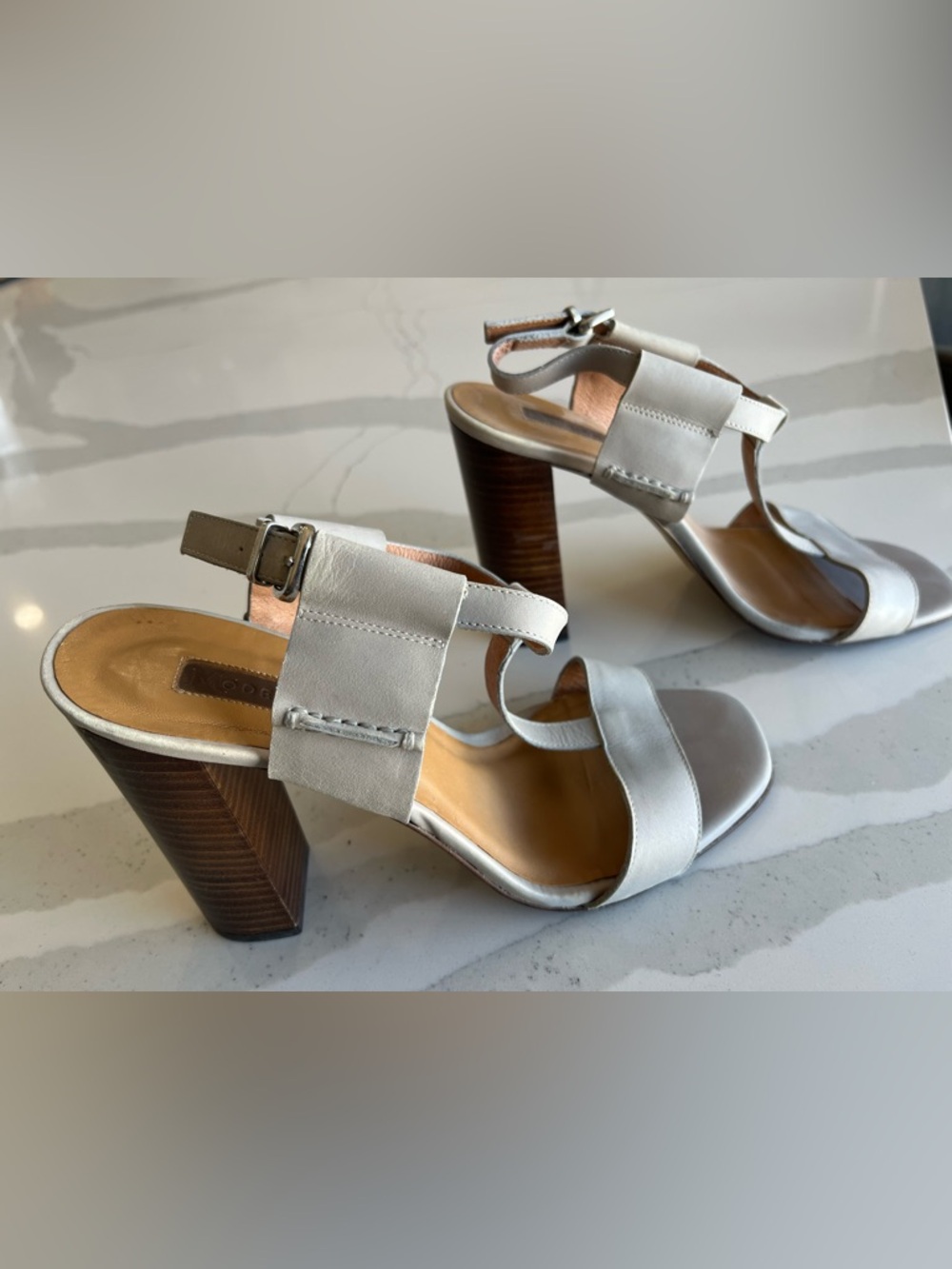 Modern Vintage Leather T-Strap Block-Heeled Sandals in Elephant Gray